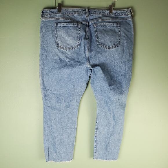 Torrid Womens Crop Boyfriend Jeans Classic Denim Medium Wash Distressed Size 20 - Picture 2 of 5